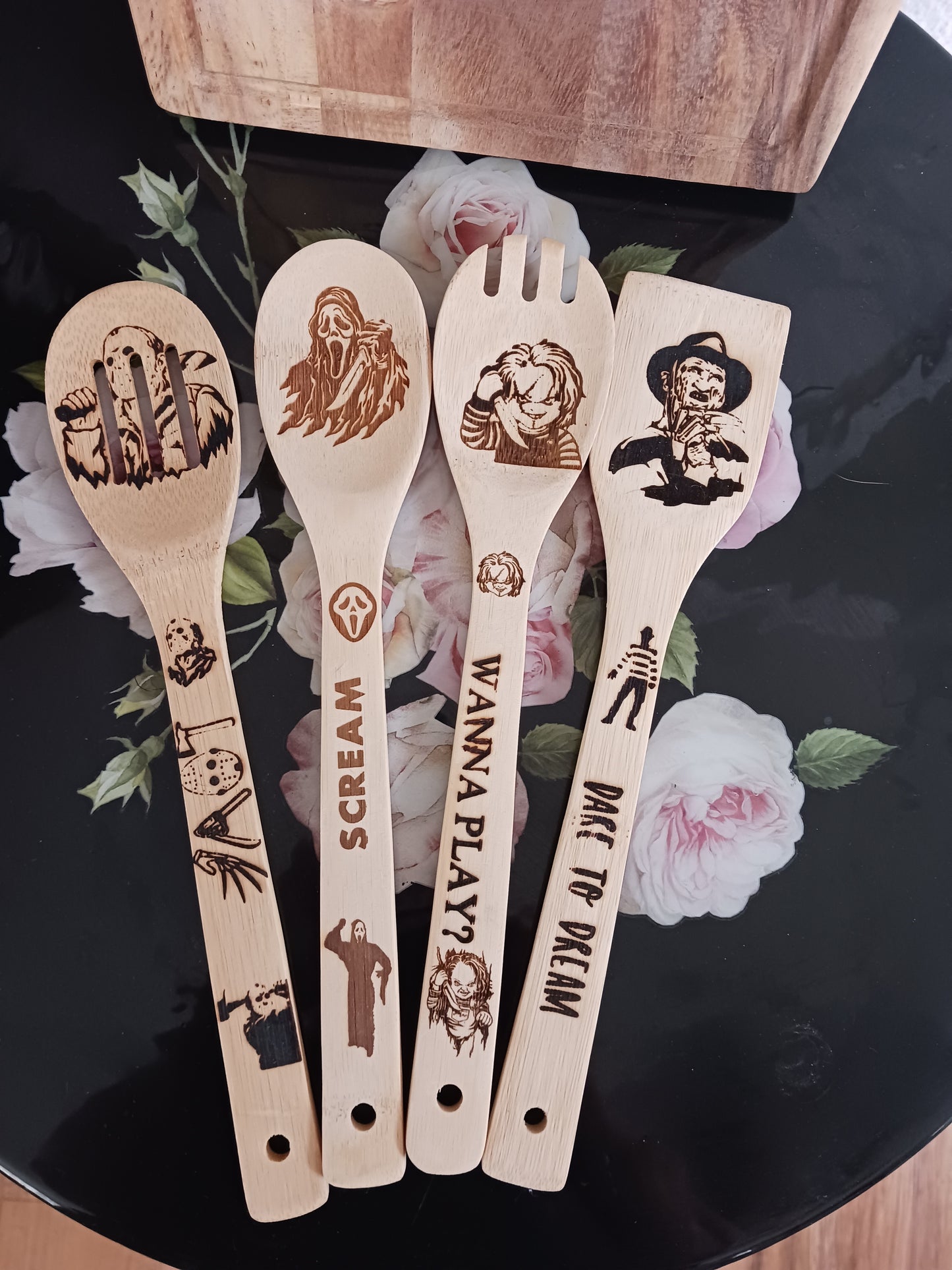 Horror utensils set