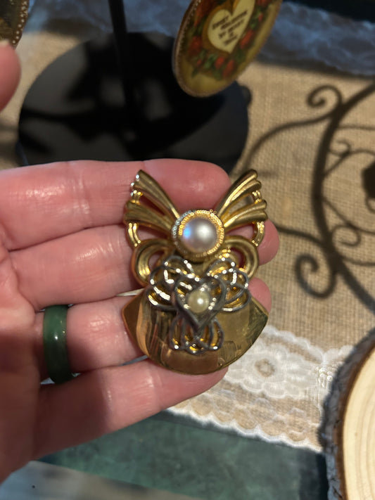 Vintage ANGEL PIN Pearl Heart Signed JANE 1997 Gold Tone Brooch 2"