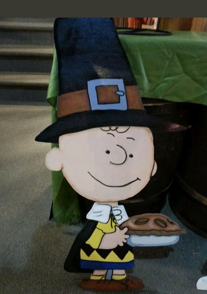 Charlie brown with pie Thanksgiving display