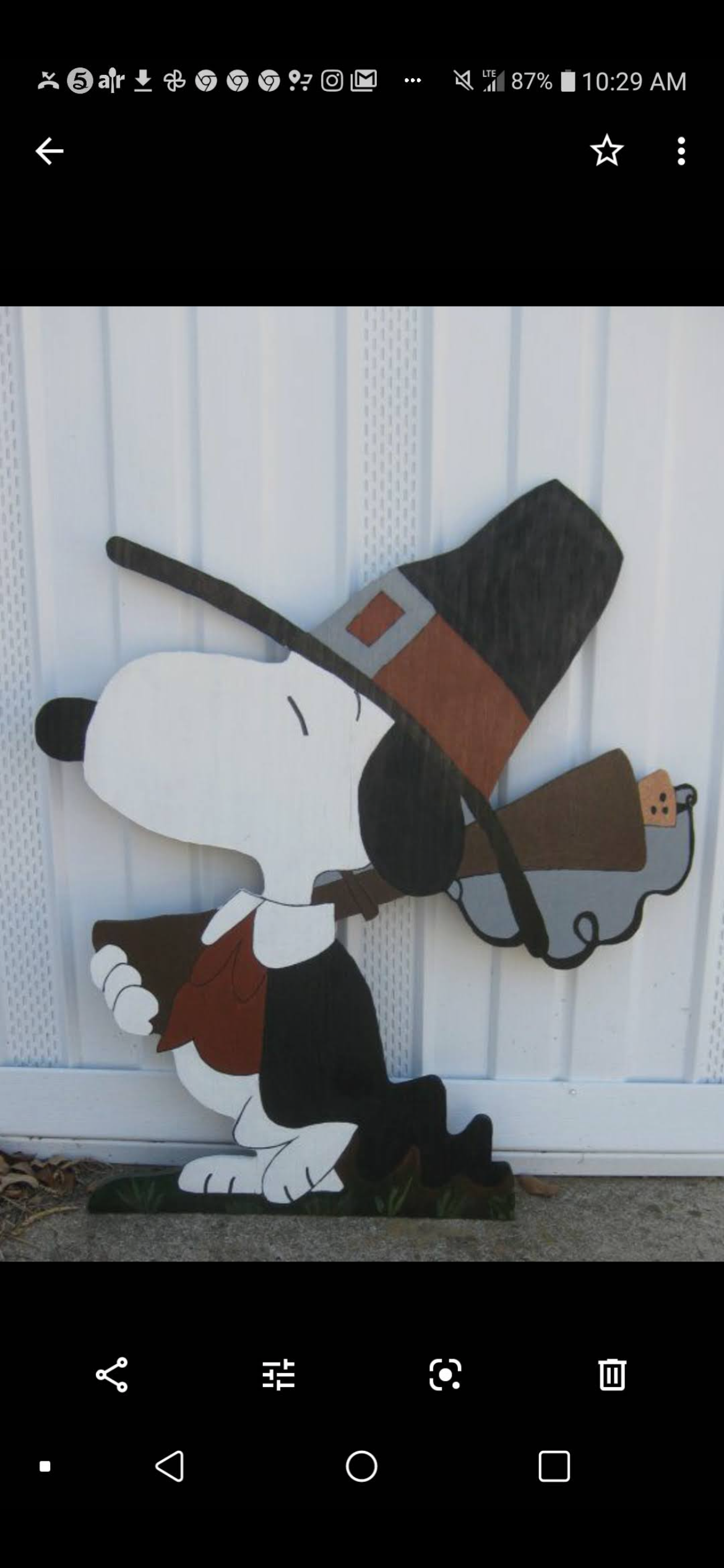 Pilgrim snoopy Thanksgiving yard art