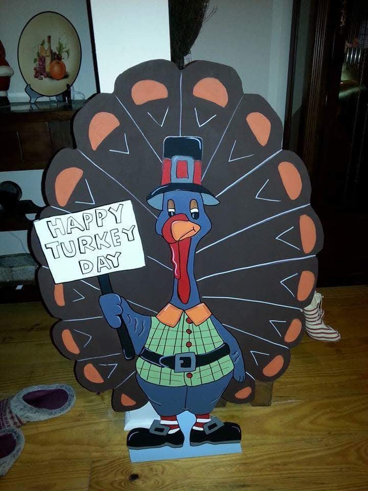 Happy turkey day, pilgrim, turkey Thanksgiving yard art