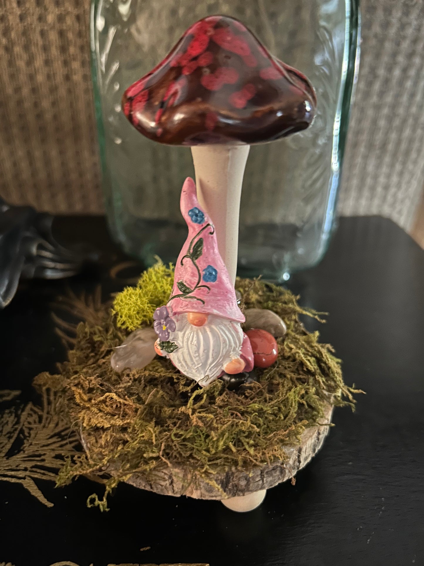 Gnome with hat with mushroom with crystals