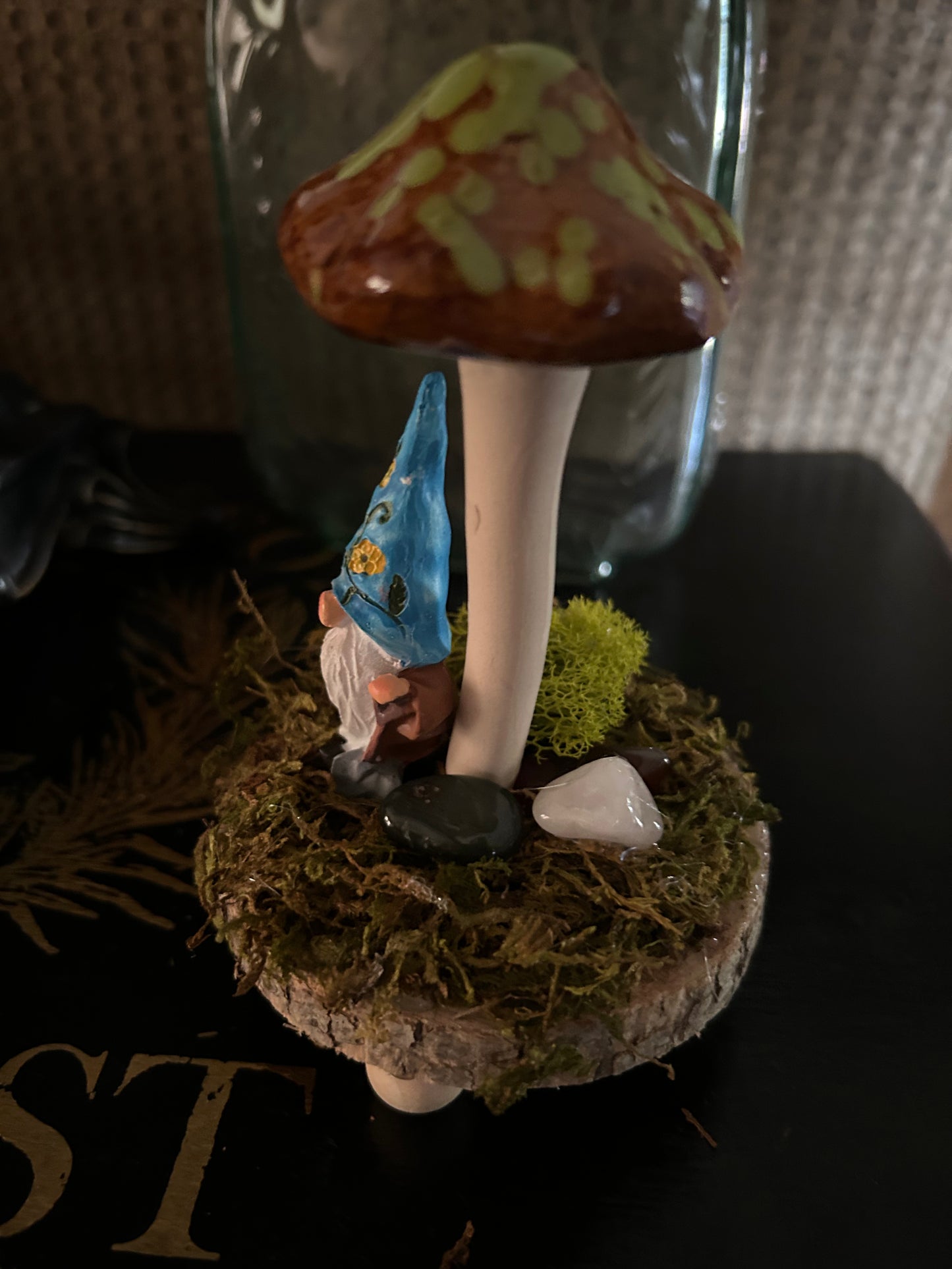 Gnome with hat with mushroom with crystals